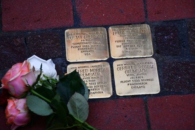 Stolpersteine erinnern jetzt in St. Blasien an die Familie Grumbach.  | Foto: Tanja Bury