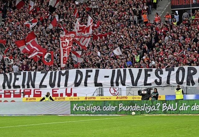 Die Meinung vieler organisierter Fans ...Investor&#8220; in Freiburg (von oben)  | Foto: imago