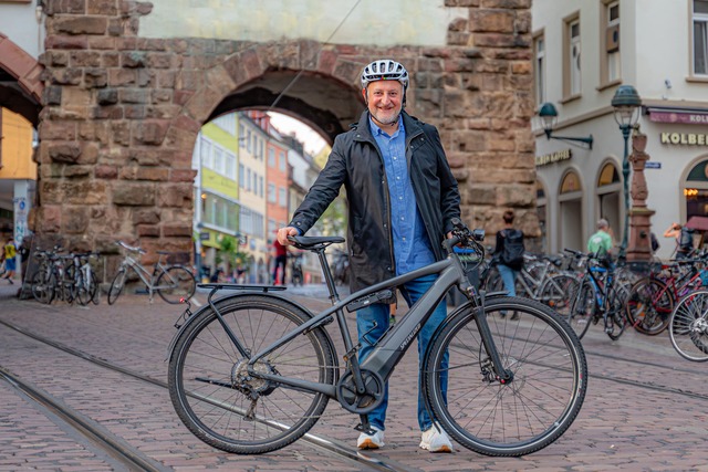 Franco Orlando, Inhaber von Bike Sport...ne mit dem Rad in der Stadt unterwegs.  | Foto: Bike Sport World