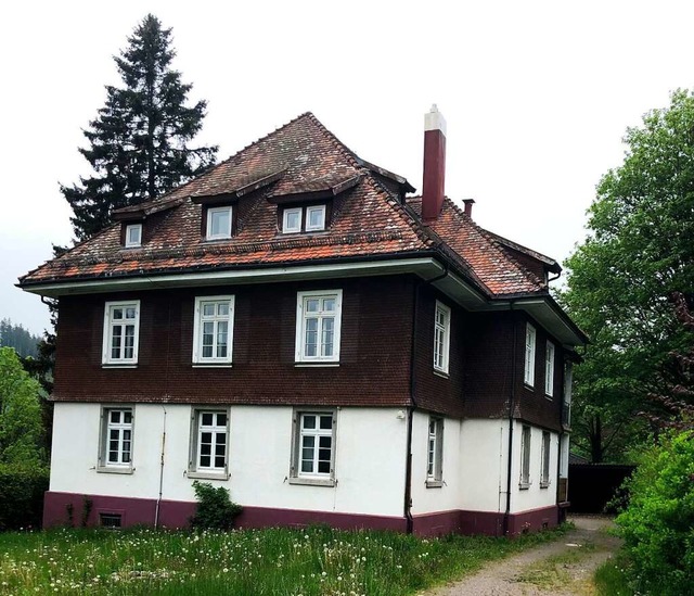 Dieses Haus in Falkau wurde der Gemein...s  Unterkunft fr Flchtlinge infrage.  | Foto: Hans-Jochen Kpper