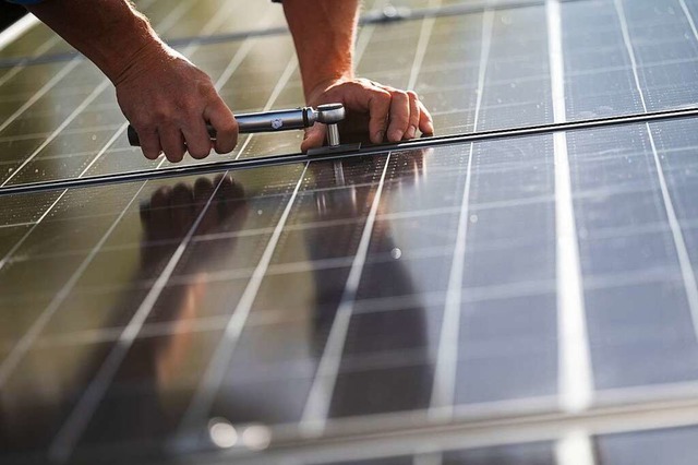 Gebudeeigentmer sollen fr das Thema Photovoltaik  sensibilisiert werden.  | Foto: Marijan Murat (dpa)