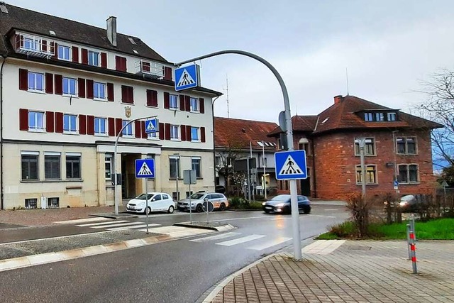 Das Polizeirevier (rechts) muss dringe... wird   von der Bundespolizei genutzt.  | Foto: Hannes Lauber