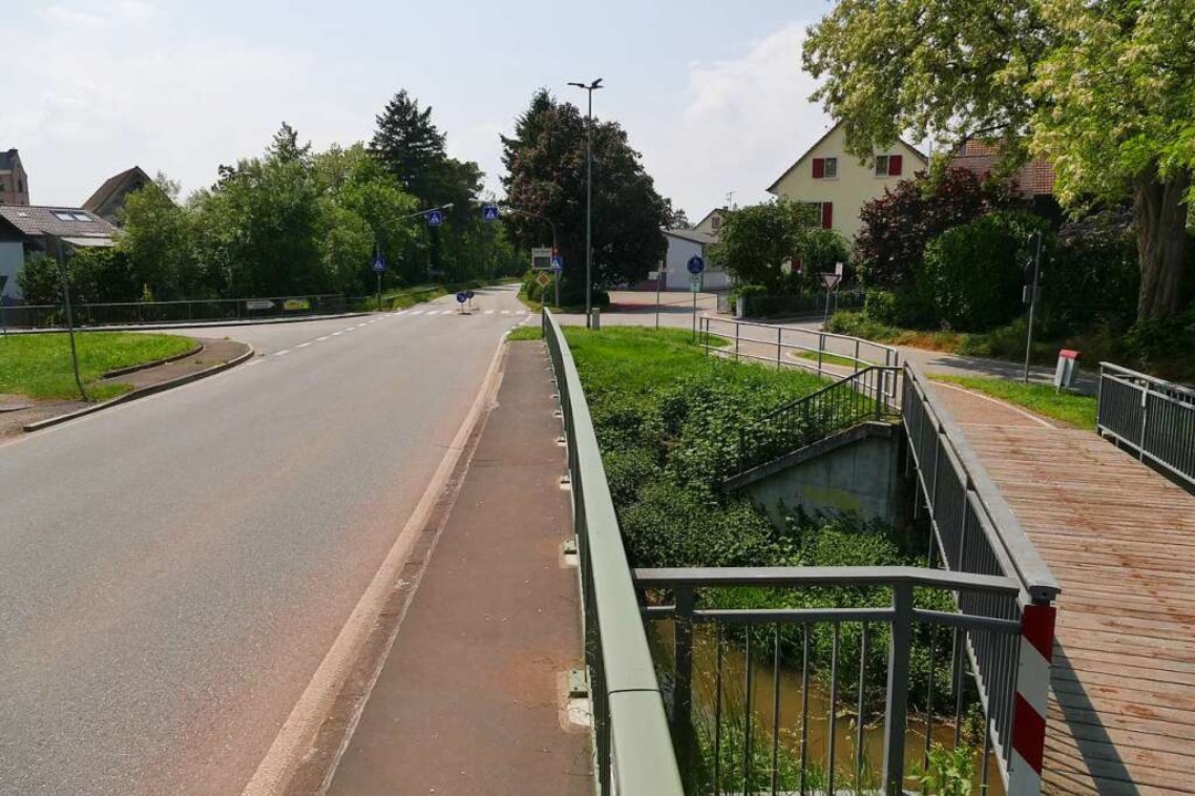 Am Ortseingang im Bereich der Kreuzung...ie Mitglieder der Verkehrsschau einig.  | Foto: Ulrich Senf
