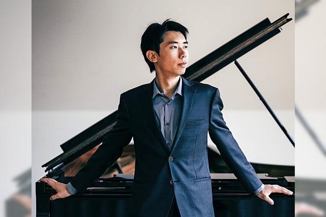 Frankfurter Pianist und Musikhochschuldozent Xi Zhai spielt Rachmaninov in Staufen