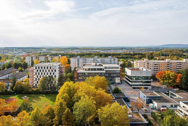 Der Campus der Evangelischen Hochschul...nks) und neuem Hrsaalgebude (rechts)  | Foto: Stadt Freiburg