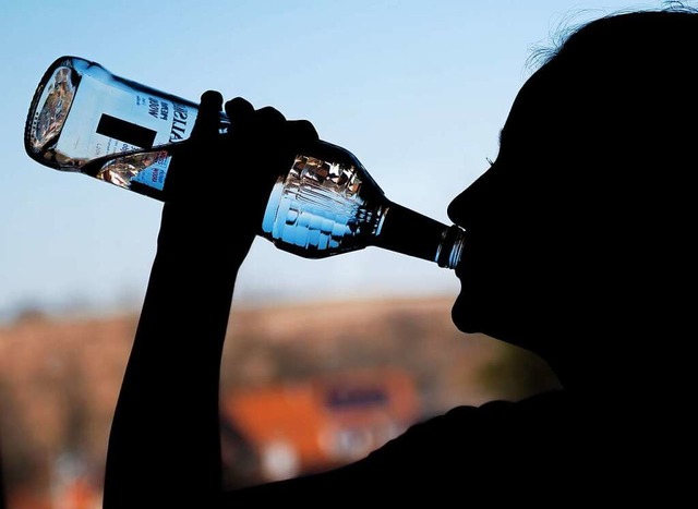 In Freiburg war es Jugendlichen proble...ich, an Alkohol zu kommen. Symbolbild.  | Foto: Silas Stein (dpa)