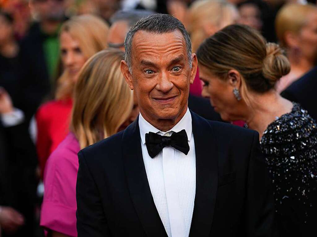 Tom Hanks, Schauspieler aus den USA, auf dem Roten Teppich vor der Premiere des Films Asteroid City bei den 76. Internationalen Filmfestspielen in Cannes.