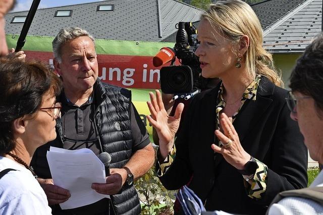 Minister gehen in Bernau mit Landwirten in Dialog