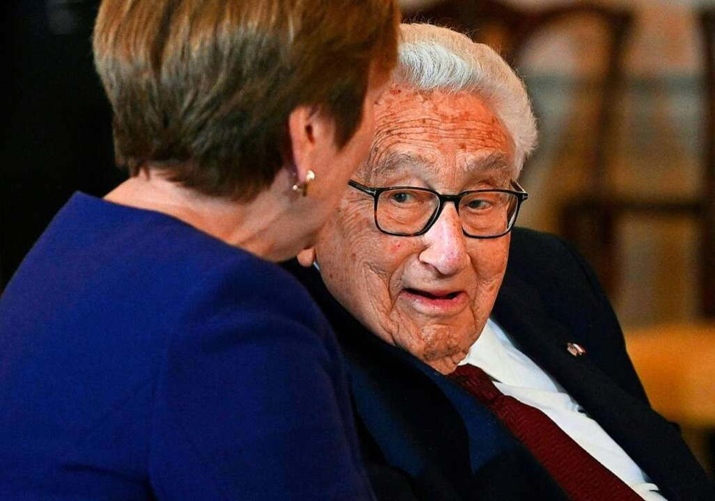 Auch im hohen Alter sind die Einschätzungen von Henry Kissinger gefragt.  | Foto: ROBERTO SCHMIDT (AFP)