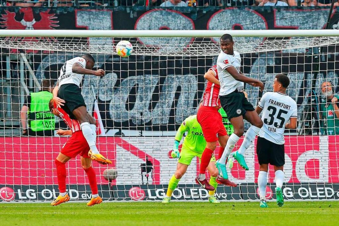 Muani trifft zum 1:1-Ausgleich.  | Foto: IMAGO/Oliver Vogler