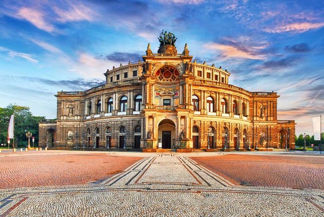 Die Semperoper in Dresden zhlt zu den berhmtesten Spielsttten der Welt.  | Foto: TTstudio/Shutterstock