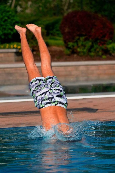 Die Freibadsaison in Bonndorf ist erffnet. Die Schwimmfreund freut&#8217;s.  | Foto: Wolfgang Scheu