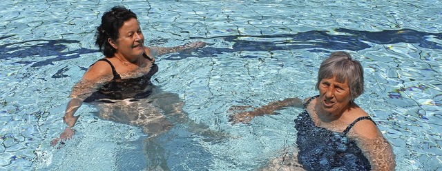 Endlich wieder Waldfreibad: Erika Umbe...r nutzen das khle Nass hier  tglich.  | Foto: Cornelia Liebwein