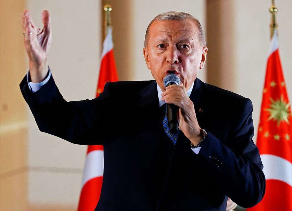 Spricht zu seinen Anhängern: Der wiede...rkische Präsident Recep Tayyip Erdogan  | Foto: ADEM ALTAN (AFP)