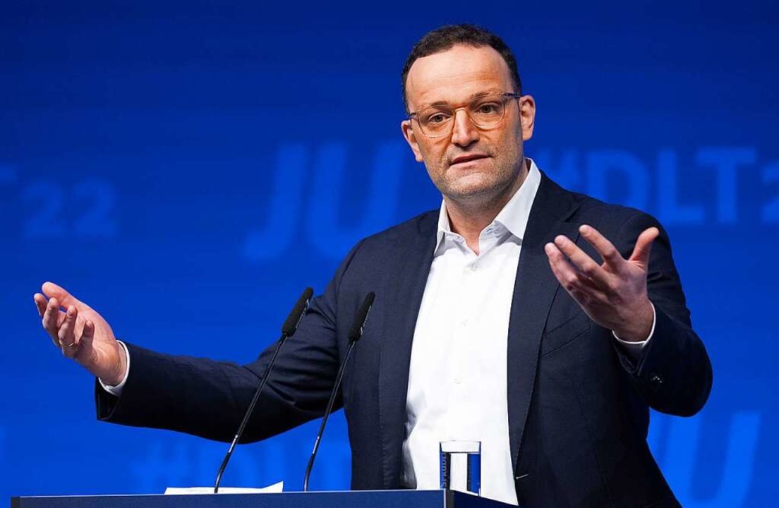 &#8222;Die Rente mit 63 kostet Wohlsta...hen Anreize&#8220;, findet Jens Spahn.  | Foto: Boris Roessler (dpa)
