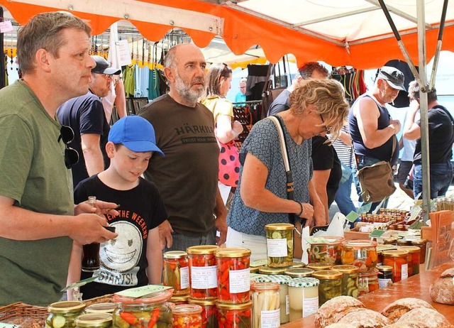 Gro und Klein wurden beim breiten Angebot fndig.  | Foto: Ralph Lacher