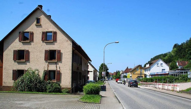 Grundstcksbesitzer entlang  der B 34 ...el hoffen fr Sanierungen der Gebude.  | Foto: Rolf Reimann