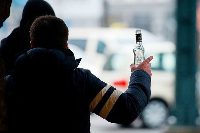 Der Angeklagte sagt, er habe mindesten...r Wodka am Tag getrunken (Symbolfoto).  | Foto: Daniel Reinhardt