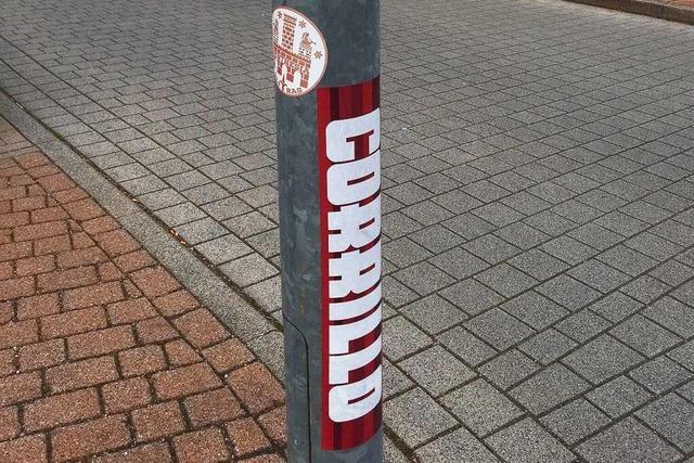Kirchzarten klebt voll mit SC-Freiburg-Ultras-Stickern