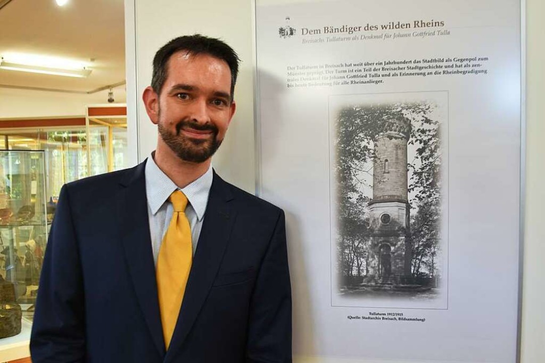 Der neue Stadtarchivar Daniel Schneide... auf dem Münsterberg zusammengestellt.  | Foto: Thomas Rhenisch