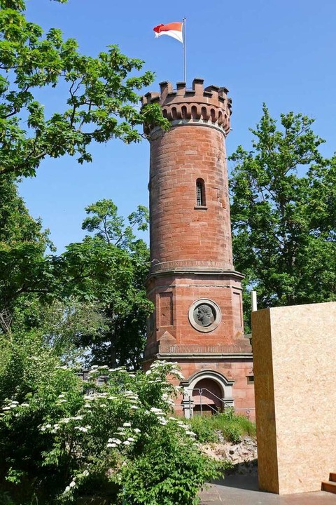Der Tullaturm gehört ganz selbstverständlich zum Stadtbild Breisachs.  | Foto: Dirk Sattelberger