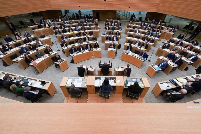 Der aktuelle Etatdebatte im Landtag d...k auf kommende Verteilungskmpfe sein.  | Foto: Marijan Murat (dpa)