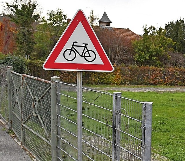 Der Radweg nahe des Schlachthofs muss gesperrt werden.  | Foto: Wolfgang Knstle