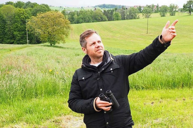 Das Fernglas ist das Werkzeug von Moritz Fuer.  | Foto: Michael Haberer