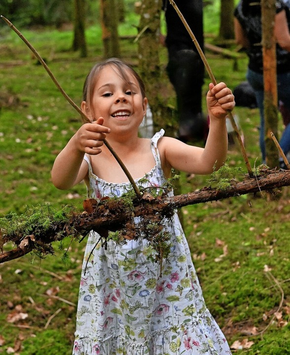 Im Waldkindergarten haben die Kinder S... Dingen, die sie in der Natur finden.   | Foto: Wolfgang Scheu