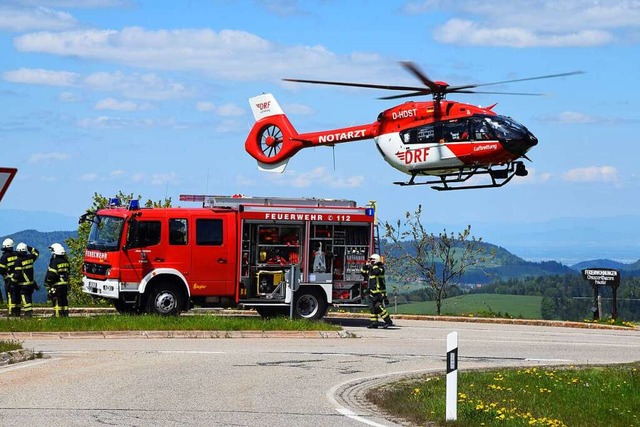 Feuerwehr und Rettungshubschrauber im Einsatz (Symbolfoto)  | Foto: Kamera24