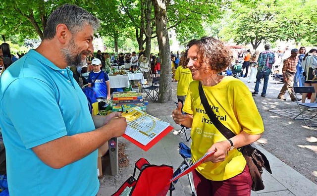 Unter anderem auf dem Wiehre-Flohmarkt...Unterschriften fr den Klimaentscheid.  | Foto: Michael Bamberger