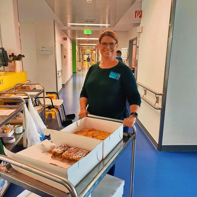 Martina Welte arbeitet als Wohlfhlman...k Kuchen und kleinen Aufmerksamkeiten.  | Foto: Luisa Denz,Klinikum Hochrhein