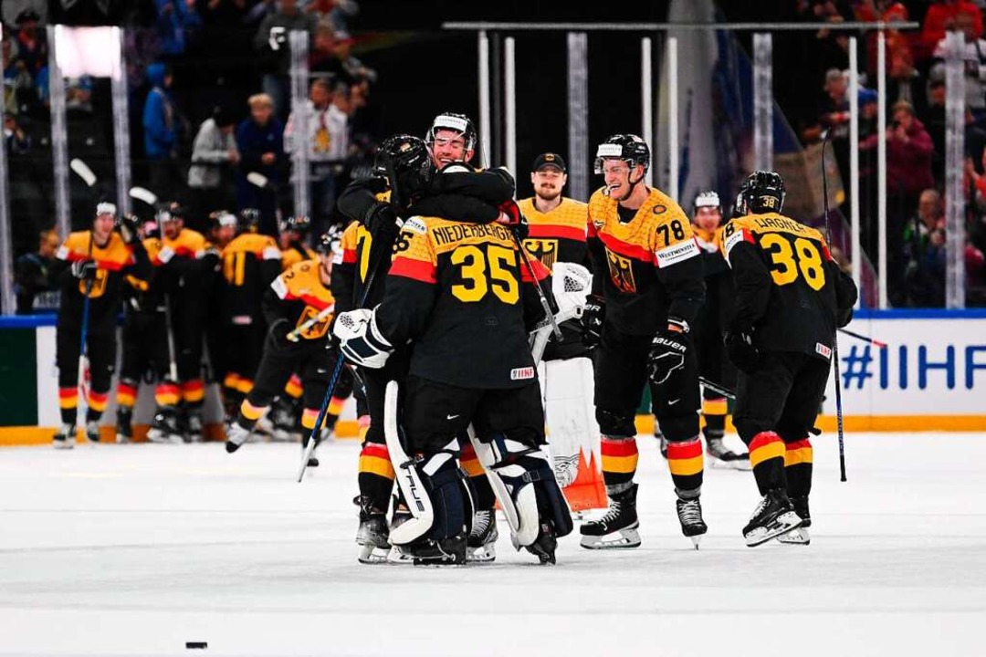 Das deutsche Eishockey-Nationalteam ha...en Mannschaft steckt viel Potenzial.    | Foto: JONATHAN NACKSTRAND (AFP)