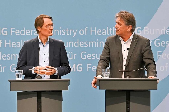 Bundesgesundheitsminister Karl Lauterb... Manfred Lucha bei der Pressekonferenz  | Foto: Felix Mschen (dpa)