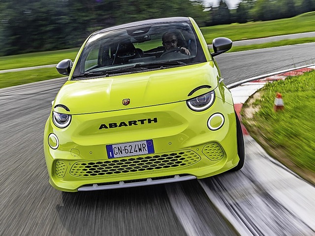 Der Abarth 500e:  eine Kombination aus... Handling und rasanter Beschleunigung.  | Foto: Fiat