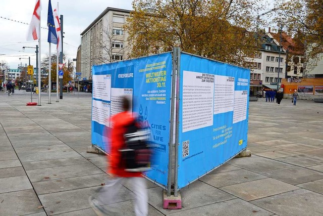 Ausstellung auf dem Platz der Alten Sy...g gegen die Todesstrafe im Herbst 2022  | Foto: Ingo Schneider
