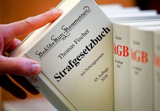 Das Strafgesetzbuch regelt, wie mit ps...und abhngigen Ttern umgegangen wird.  | Foto: Oliver Berg