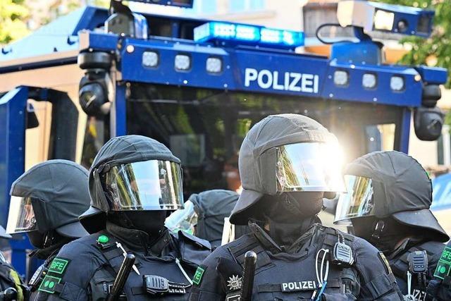 Demonstration in Leipzig aufgelöst – mehrere verletzte Beamte nach Steinwürfen