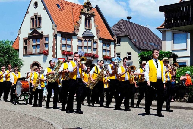 Dirigent Thomas Huber steht seit 25 Ja...rtigen Feuerwehr und des Musikvereins.  | Foto: Wolfgang Knstle