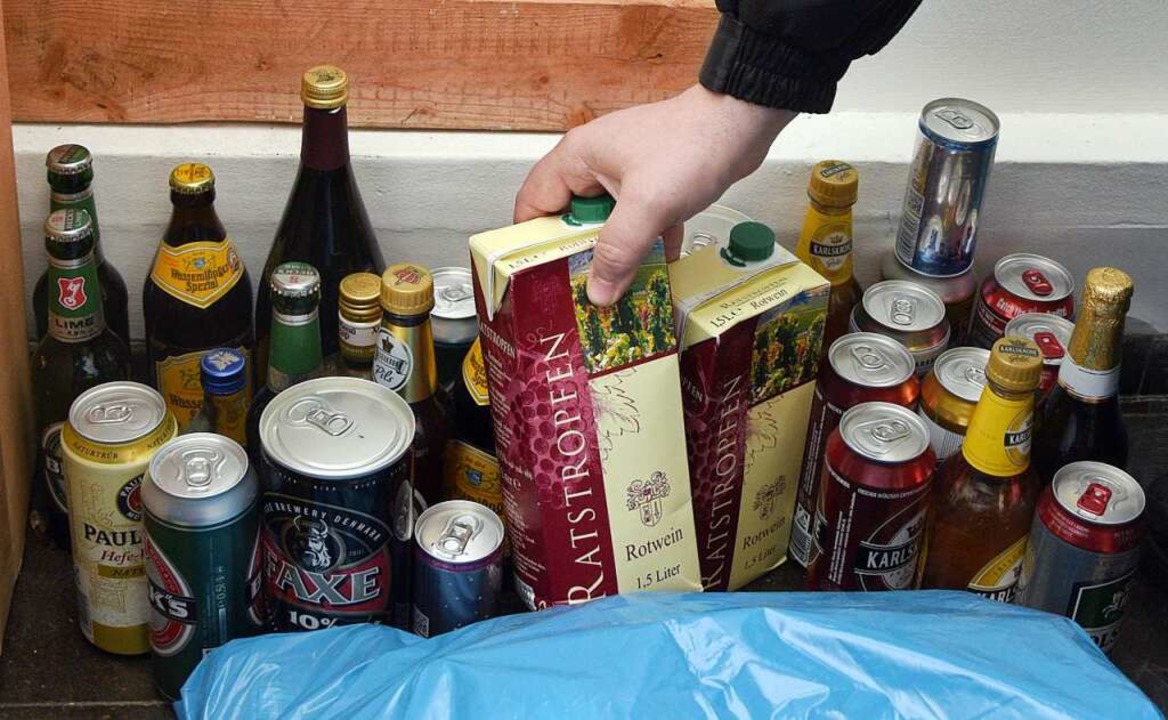 Jugendliche dürfen Alkohol erst ab einem bestimmten Alter kaufen.  | Foto: Stefan Puchner