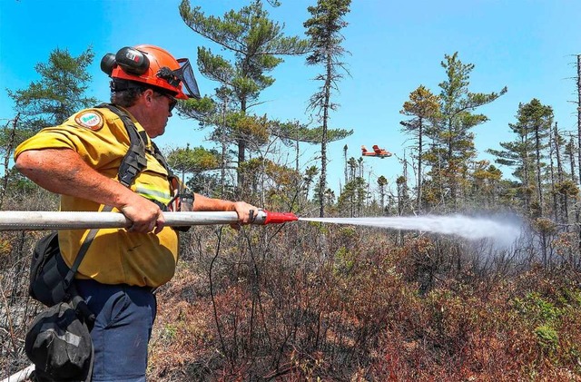 Lscharbeiten in Kanada  | Foto: HANDOUT (AFP)