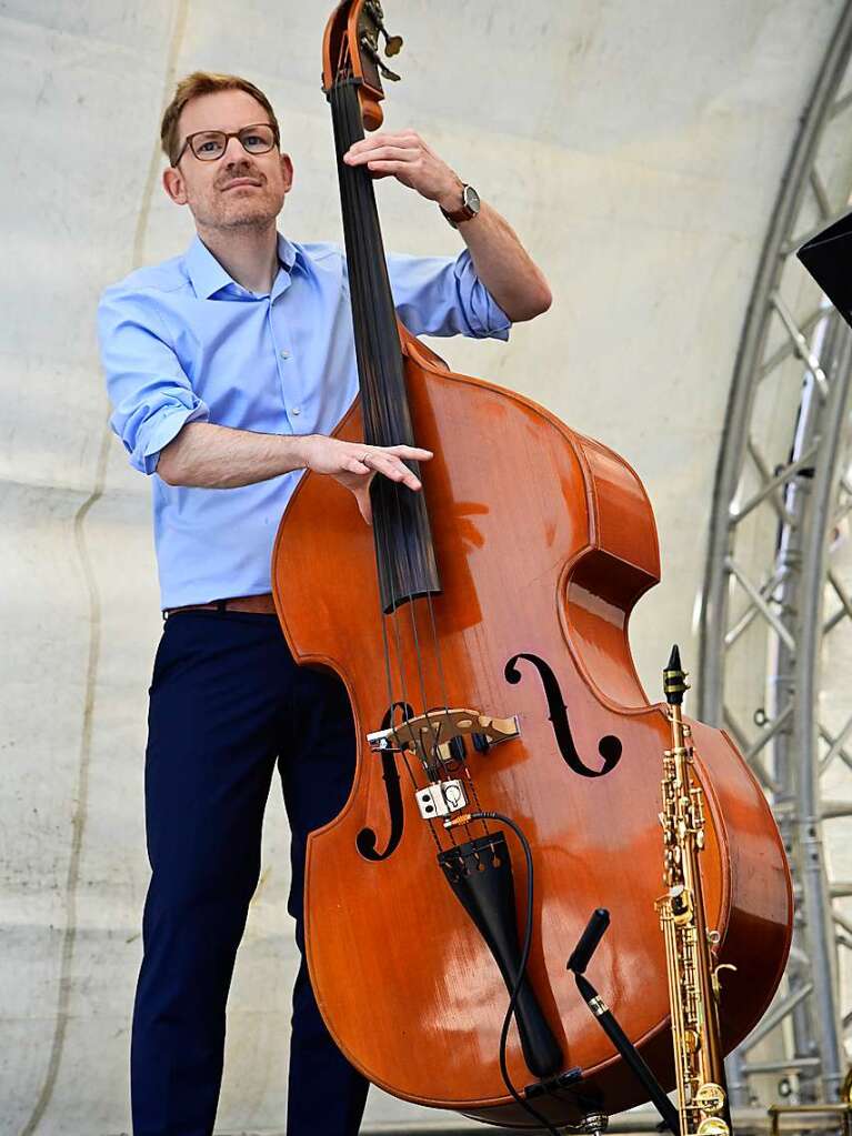 Breites Angebot: Es gab Hits der vergangenen fnfzig Jahre. Besucher tanzten zu den Rhythmen von Mister Flower Power. Am Samstag wurden Kinder zu einem Tanzworkshop eingeladen. Der Sonntag startete mit dem Musikverein Grunern.