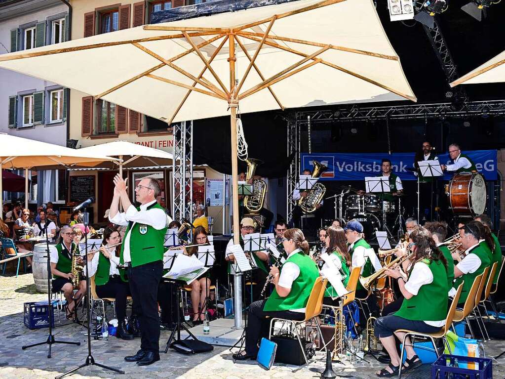 Breites Angebot: Es gab Hits der vergangenen fnfzig Jahre. Besucher tanzten zu den Rhythmen von Mister Flower Power. Am Samstag wurden Kinder zu einem Tanzworkshop eingeladen. Der Sonntag startete mit dem Musikverein Grunern.