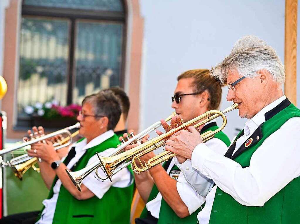 Breites Angebot: Es gab Hits der vergangenen fnfzig Jahre. Besucher tanzten zu den Rhythmen von Mister Flower Power. Am Samstag wurden Kinder zu einem Tanzworkshop eingeladen. Der Sonntag startete mit dem Musikverein Grunern.