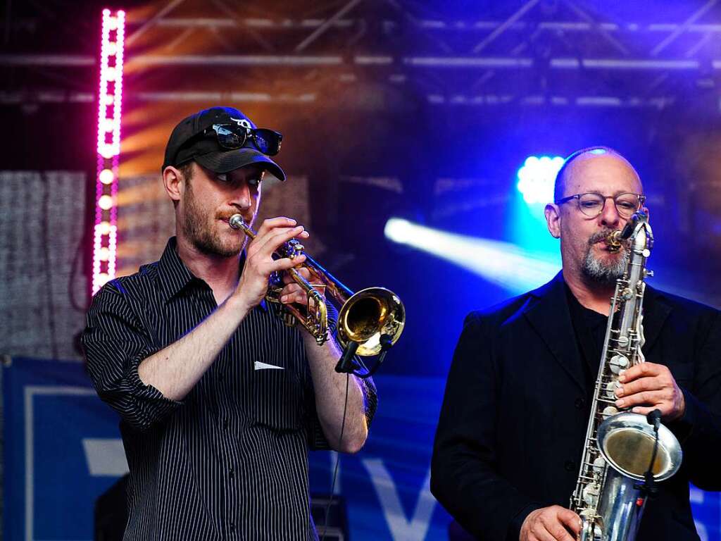 Breites Angebot: Es gab Hits der vergangenen fnfzig Jahre. Besucher tanzten zu den Rhythmen von Mister Flower Power. Am Samstag wurden Kinder zu einem Tanzworkshop eingeladen. Der Sonntag startete mit dem Musikverein Grunern.