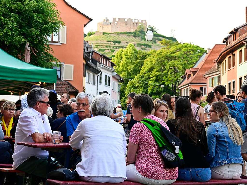 Breites Angebot: Es gab Hits der vergangenen fnfzig Jahre. Besucher tanzten zu den Rhythmen von Mister Flower Power. Am Samstag wurden Kinder zu einem Tanzworkshop eingeladen. Der Sonntag startete mit dem Musikverein Grunern.