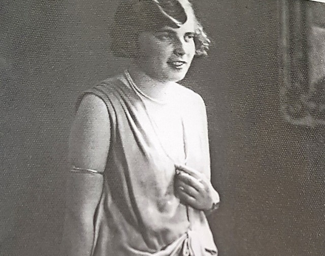 Brigitte Lippolt-Stengler im Tanzschulkleid um 1927.  | Foto: Privat