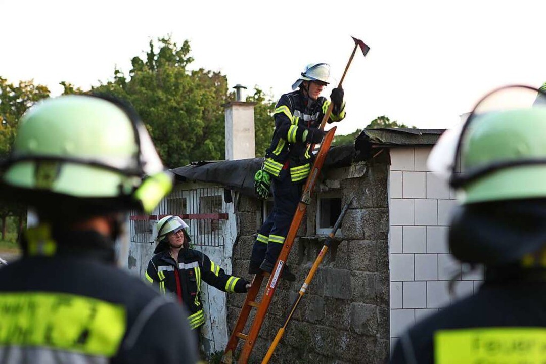 Die Lahrer Feuerwehr musste vom Einsat...chen Richtung Untere Dammen  abrcken.  | Foto: Bastian Bernhardt