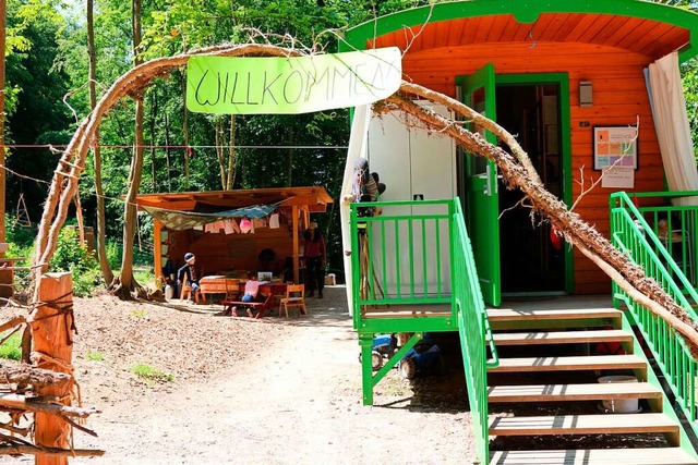 Zum Inzlinger Waldkindergarten gehrt ein Bauwagen der Extraklasse.  | Foto: Katharina Kubon