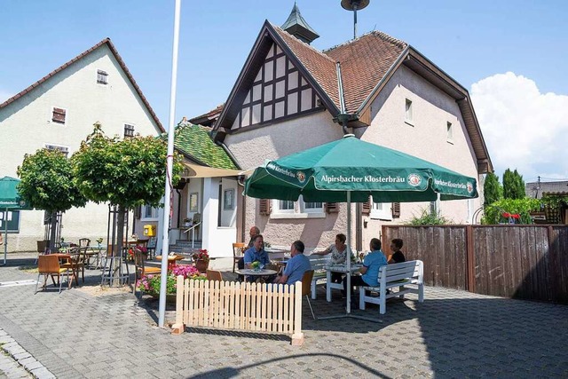 Zur Erffnungen des Dorf-Cafs im Stei...Rathaus kamen zahlreiche Dorfbewohner.  | Foto: Volker Mnch